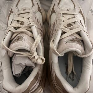 NEW, NEVER WORN New Balance 9060 Cream Athletic Shoes.